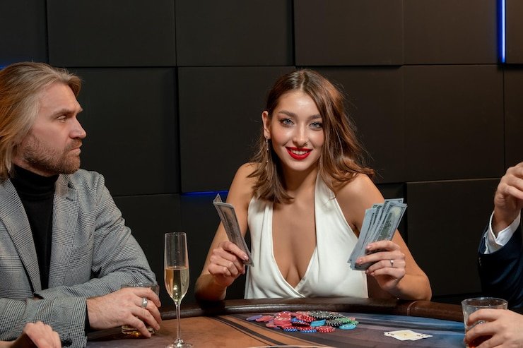 Panel sistem VIP dan loyalitas dengan tingkat Bronze hingga Platinum